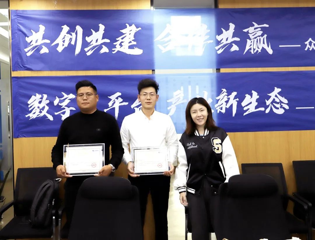 米兰网页版-米兰MiLan(中国)
高级副总裁山海授予商户“米兰网页版-米兰MiLan(中国)
特邀顾问”荣誉.jpg